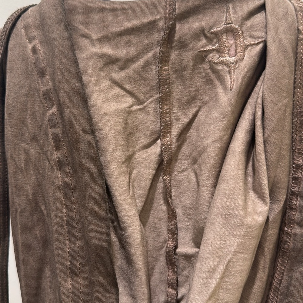 Darker Wavs Romper - Picture 3 of 3